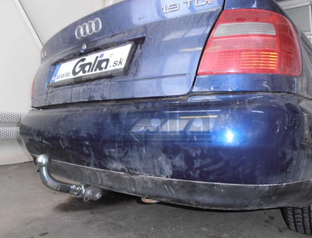 Фаркоп швидкознімний Audi A4 1994-2000 (седан, універсал) #1
